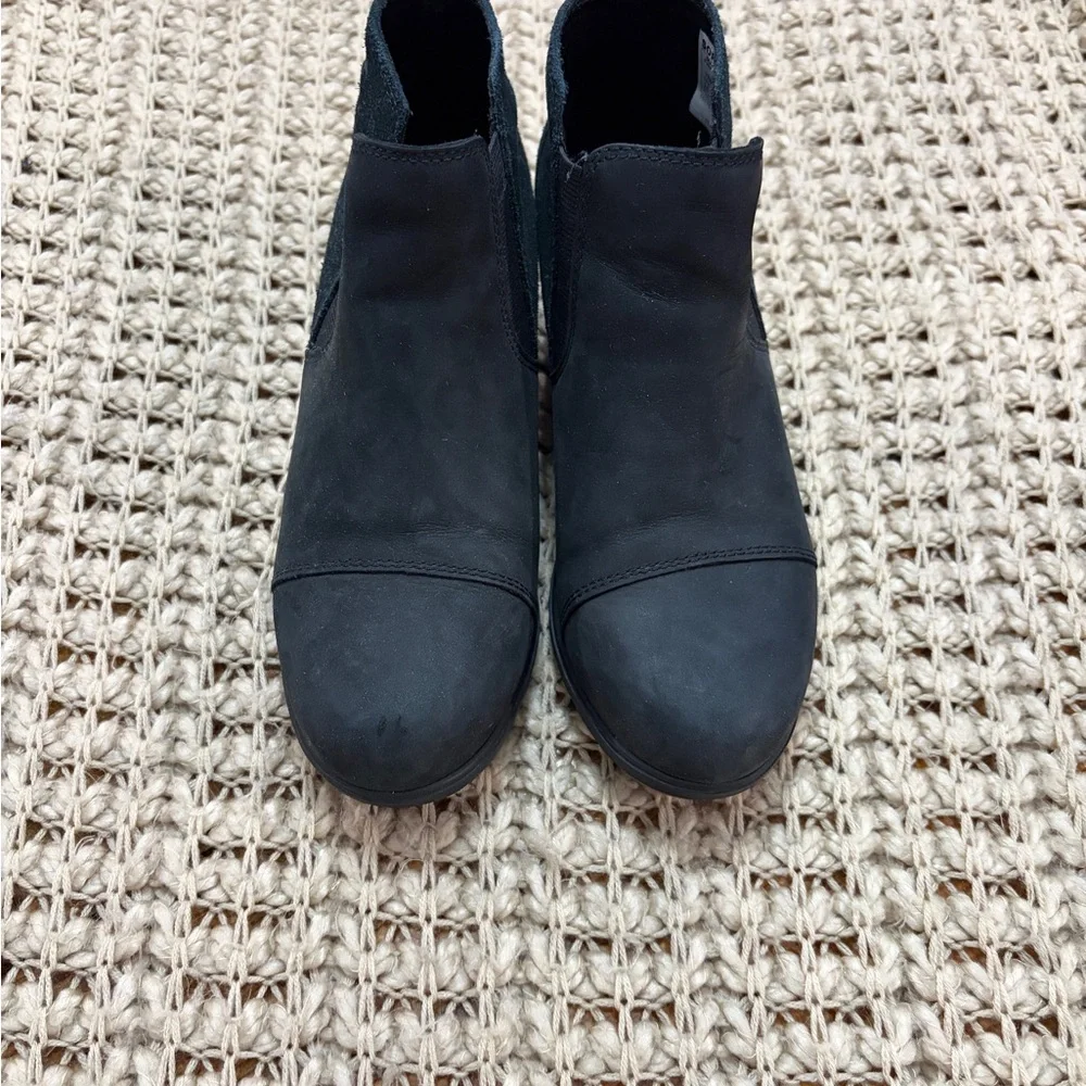 Sorel Black Leather Chelsea Ankle Boots